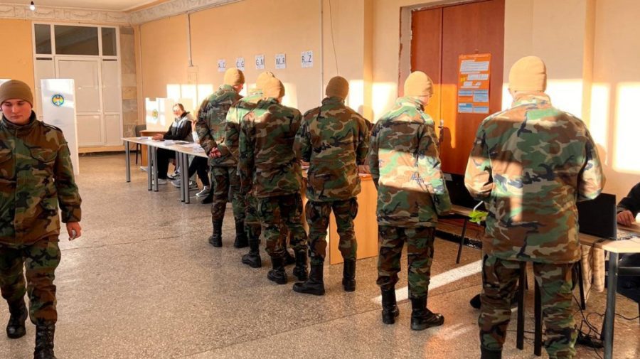 FOTO Soldații moldoveni și-au exercitat dreptul la vot