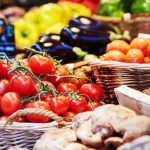 Moldovenii au consumat mai multe legume și lactate în 2025. Ce produse au ajuns mai rar pe masă