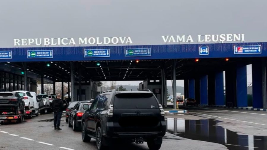 Le-au dat planurile peste cap! Doi șoferi au încercat să treacă frontiera cu acte falsificate, însă nu le-a mers