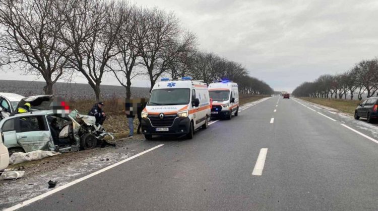 Un tânăr fără permis a ucis cu un Mercedes dezechipat doi soți. Fetița lor de 10 ani este în stare gravă la spital