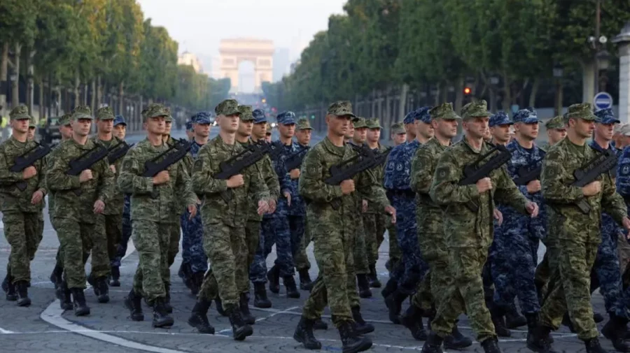 A doua țară europeană care reintroduce serviciul militar obligatoriu. Războiul declanșat de ruși i-a speriat