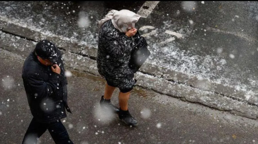 Ninsori slabe și lapoviță în mai multe zone din țară. Ce temperaturi se anunță?