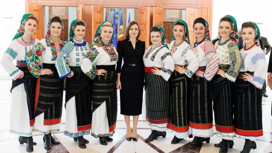 Distincții de la Maia Sandu. În listă: ansamblul Crenguţă de Iederă, trupa Alternosfera și Pasha Parfeni