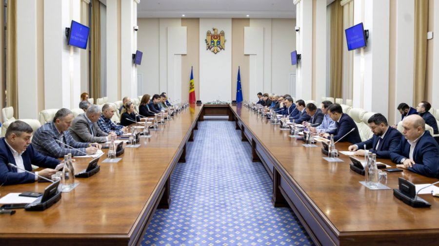 Premierul Dorin Recean, față în față cu oameni de afaceri, la discuții despre situația energetică din țară