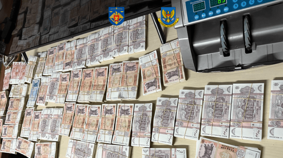 VIDEO Eschivări fiscale de 12,8 milioane de lei. Mascații de la „Fulger” au bătut la ușa unei companii de taxi.