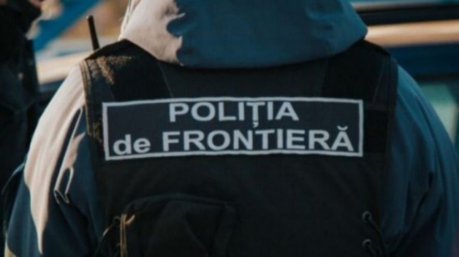 FOTO Era agitat în timpul verificărilor actelor de călătorie. Ce au găsit polițiștii de frontieră asupra unui tânăr