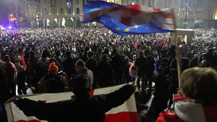 Georgia: Mii de manifestanţi pro-UE, în stradă pentru a patra zi consecutiv. Care este motivul?