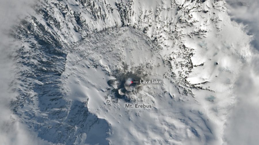 Topirea gheții din Antarctica ar putea provoca erupția a peste 100 de vulcani ascunși sub calota glaciară