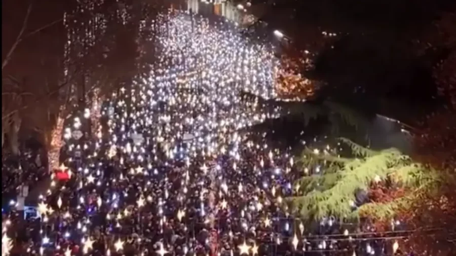 VIDEO Mii de georgieni au ieșit în stradă de Crăciunul ortodox să protesteze