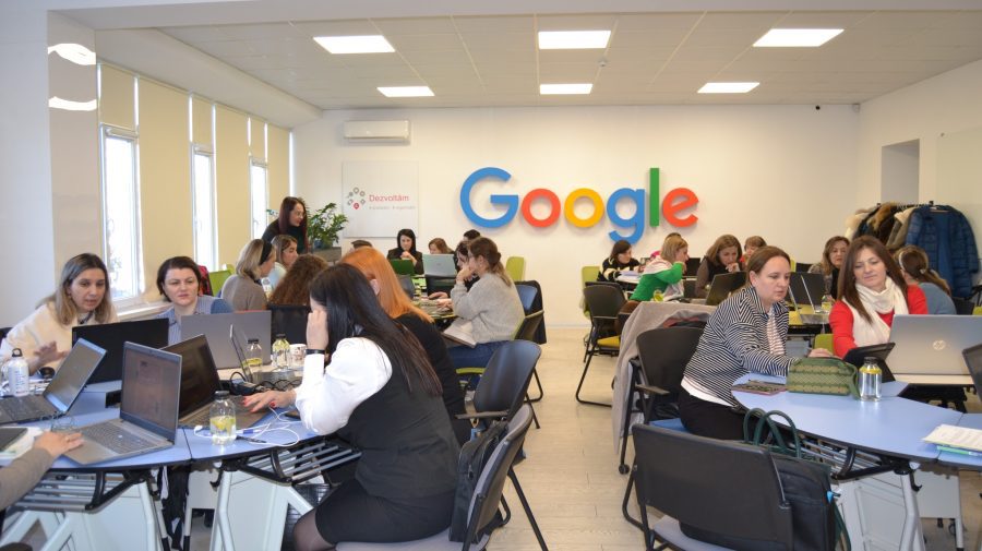 Proiect-pilot: Elevii din 40 de școli din țară vor învăța limba engleză mai ușor, datorită unei platforme inovative