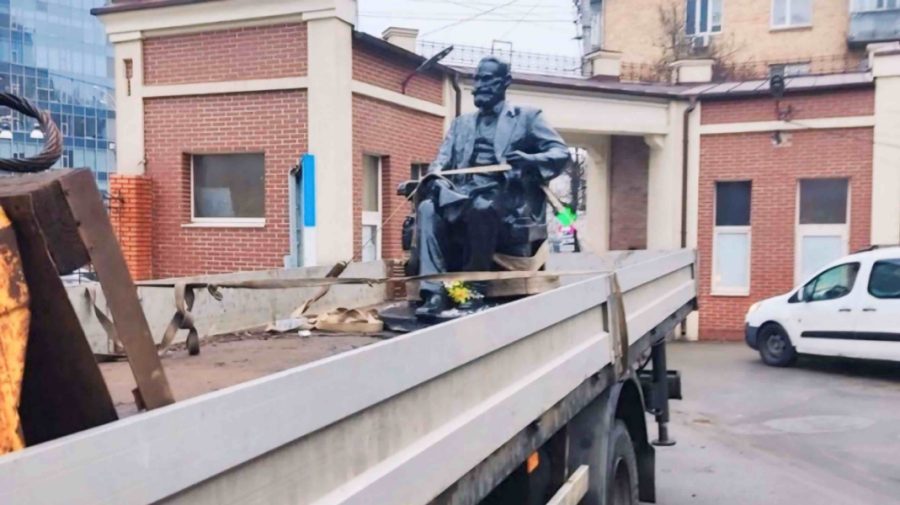 Ucrainenii au demontat statuia savantului Ivan Pavlov din Kiev. „Derusificarea spațiului public continuă”