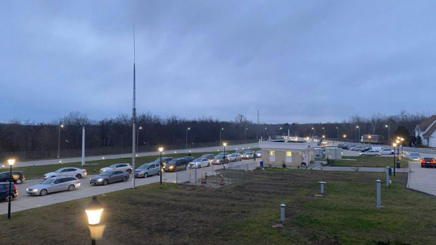 În atenția călătorilor! Trafic intens la ieșirea din Republica Moldova prin punctele de trecere Leușeni și Sculeni