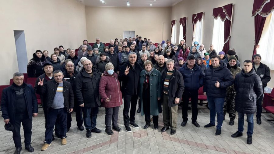 Usatîi, alături de locuitorii din Călugăr, în apărarea primarului: Dacă nu vom fi auziți, îi vom obliga să ne audă