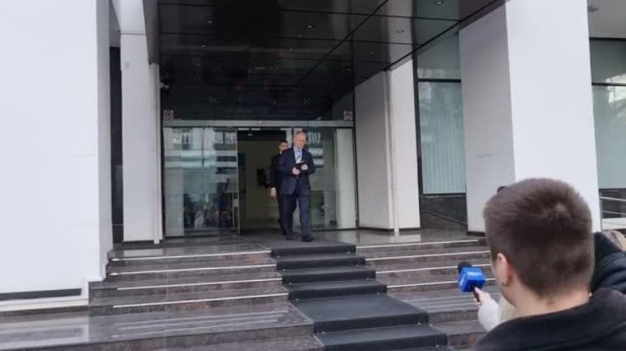 VIDEO Însărcinatul cu afaceri al ambasadei ruse se teme de microfoane? Către presă: „Nu pot comunica cu dvs”