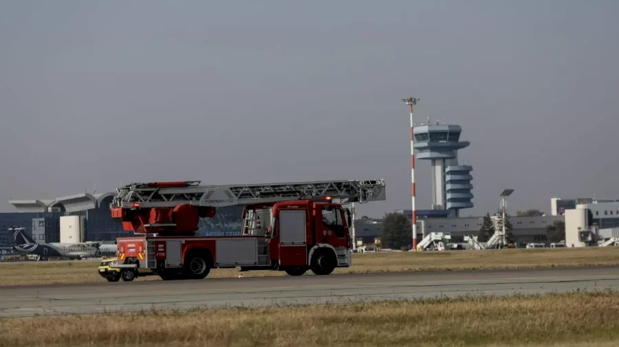 VIDEO Vinere neagră la Otopeni: Două avioane cu sute de pasageri au cerut aterizare de urgență în mai puțin de 2 ore