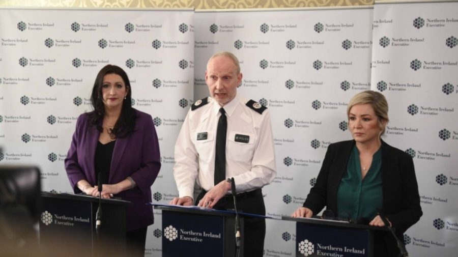 Cel mai înalt nivel de alertă, decretat în Irlanda și Irlanda de Nord înainte de furtuna Eowyn. Școlile au fost închise