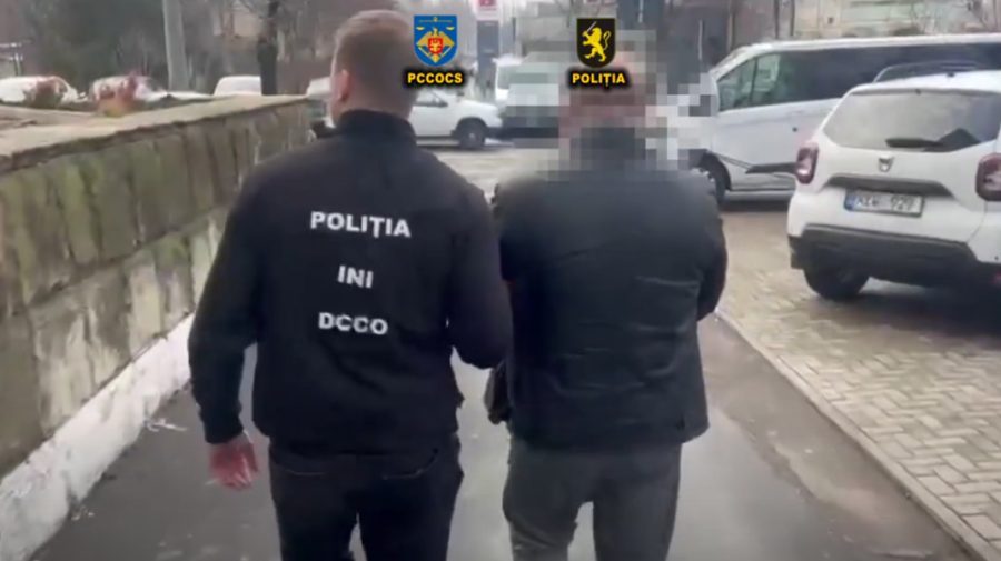 Bărbatul care ar fi incendiat mașina Poliției în ziua alegerilor prezidențiale, plasat în arest preventiv