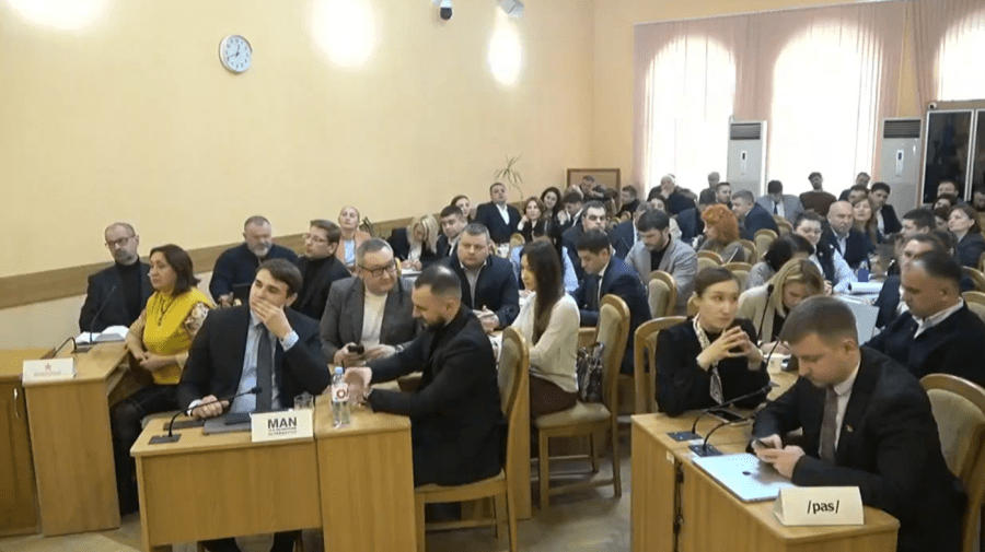 Reacția Primăriei Chișinău, după ce consilierii PAS și PSRM au anulat taxa pentru salubrizare: Un abuz grav