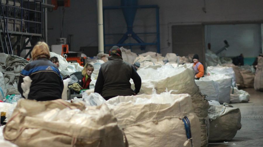 Noi reglementări pentru agenții economici care reciclează. Vor putea vinde deșeurile acumulate, la prețuri mai mari