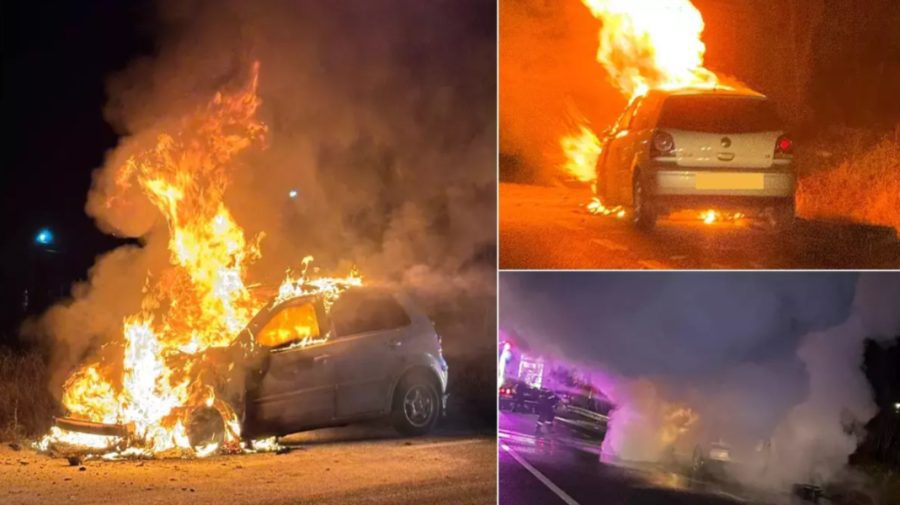 O mașină a luat foc pe o șosea. Şoferul s-a autoevacuat la timp