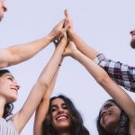 Valoarea voucherului cultural destinat tinerilor care împlinesc 18 ani ar putea fi dublată