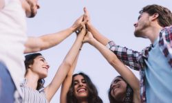Valoarea voucherului cultural destinat tinerilor care împlinesc 18 ani ar putea fi dublată