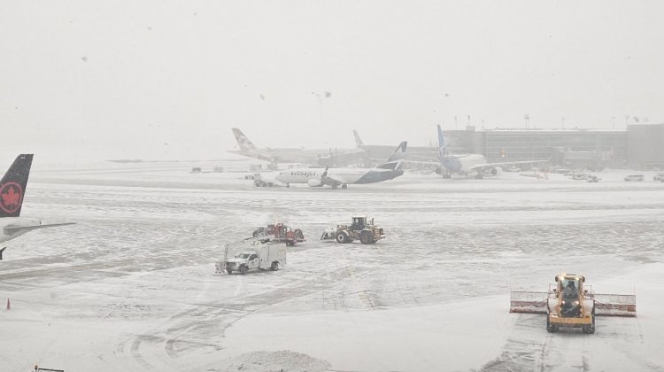 Compania Delta oferă 30.000 de dolari pasagerilor avionului care s-a răsturnat la Toronto