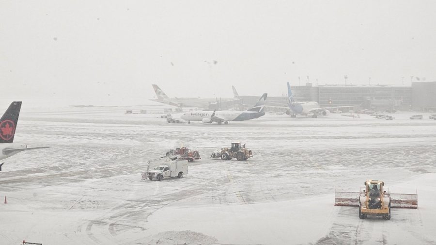 Compania Delta oferă 30.000 de dolari pasagerilor avionului care s-a răsturnat la Toronto