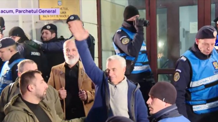 Călin Georgescu, pus sub control judiciar, după 5 ore de audieri. A ieșit din sediul Parchetului General în aplauze