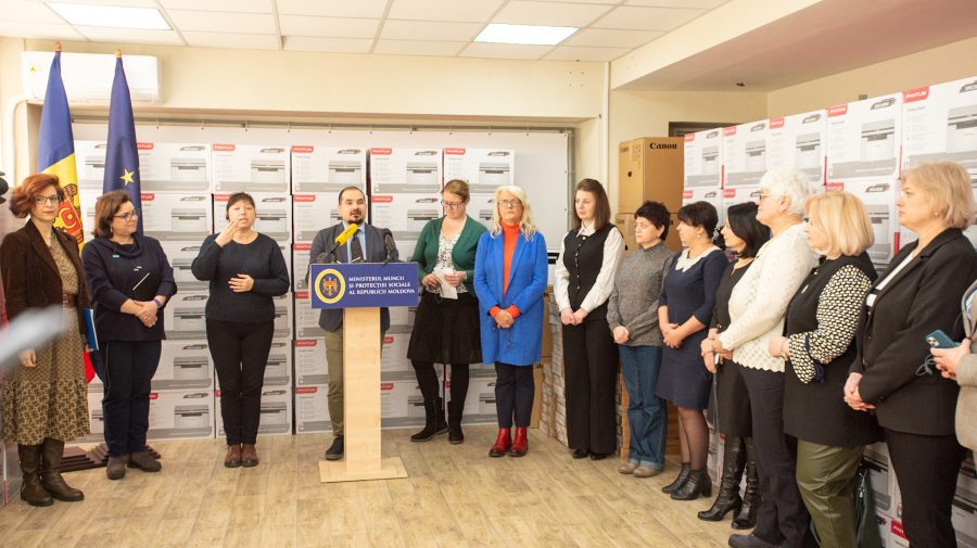 Echipamente IT pentru asistenții sociali prin intermediul unei donații oferită de partenerii externi