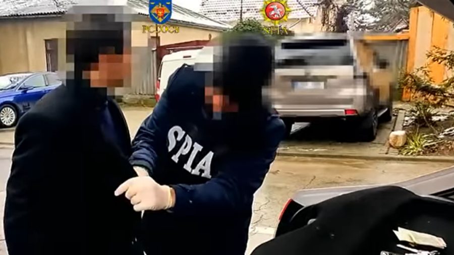 VIDEO 1500 de euro pentru un permis de conducere. Un bărbat, luat pe sus de SPIA