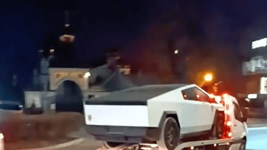 Internauții moldoveni speculează: al cui este primul Tesla Cybertruck din țară?