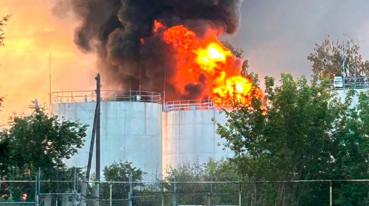Un atac cu drone a provocat un incendiu la un depozit de petrol din regiunea Krasnodar din Rusia