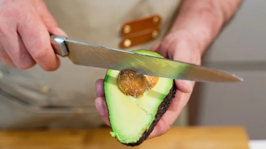 Cum să grăbești coacerea unui avocado: metode eficiente