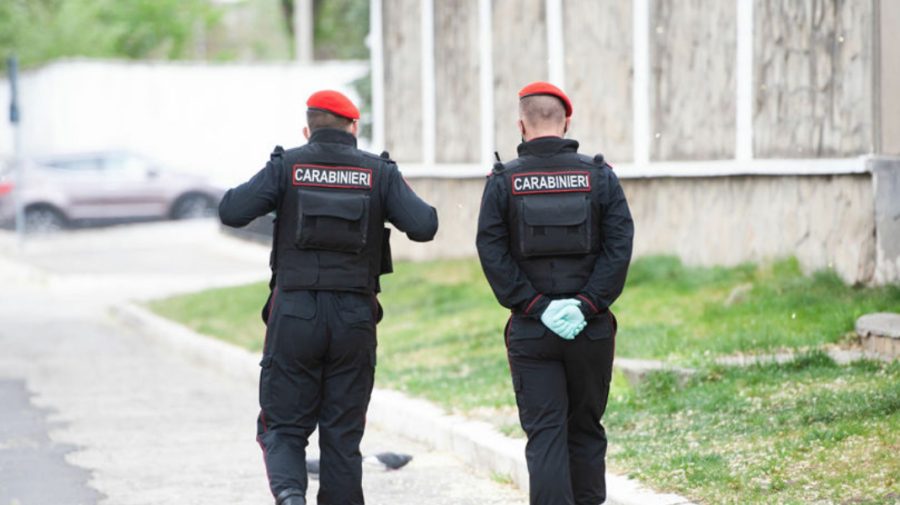 O femeie căutată pentru infracțiuni legate de droguri, prinsă de carabinieri la Bălți în stare de ebrietate