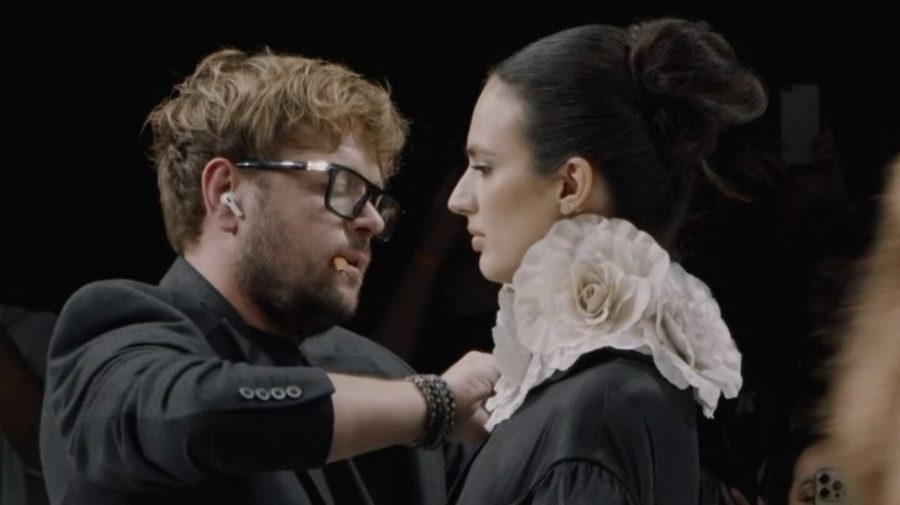 Un designer de la noi vrea să ajungă la Paris Fashion Week. Cu ce probleme se confruntă