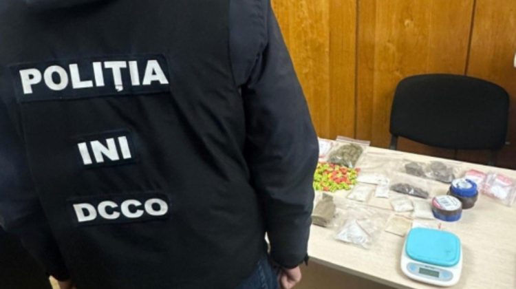 VIDEO Heroină, hașiș și marijuana, în valoare de un milion de lei, ridicate de polițiști. 5 persoane – reținute