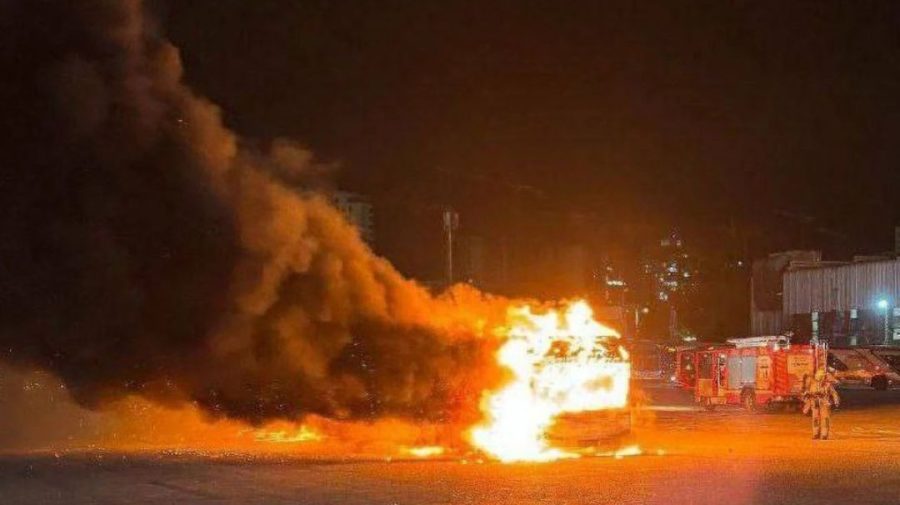 Israel: Două autobuze goale au explodat simultan într-o suburbie a orașului Tel Aviv