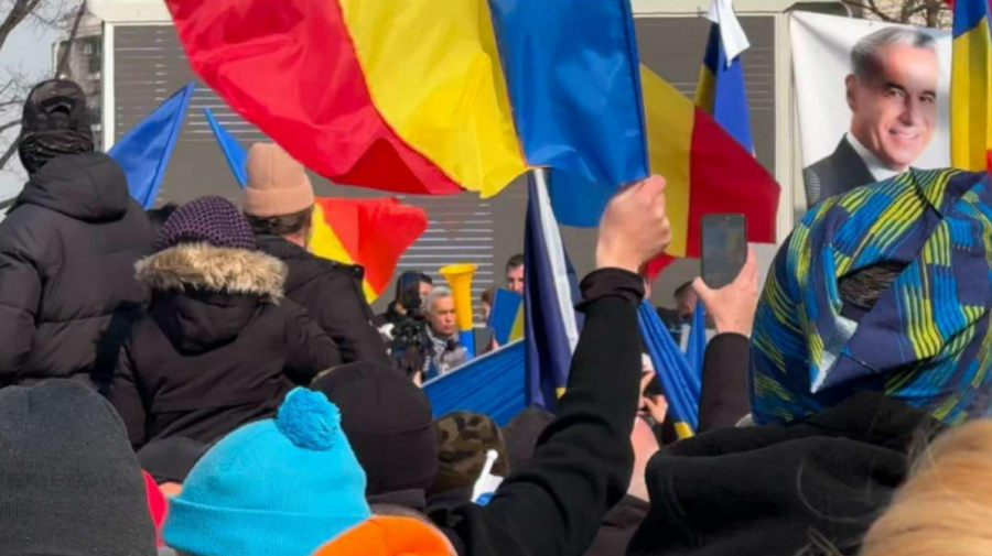 VIDEO Susținătorii AUR și cei ai lui Călin Georgescu protestează în București
