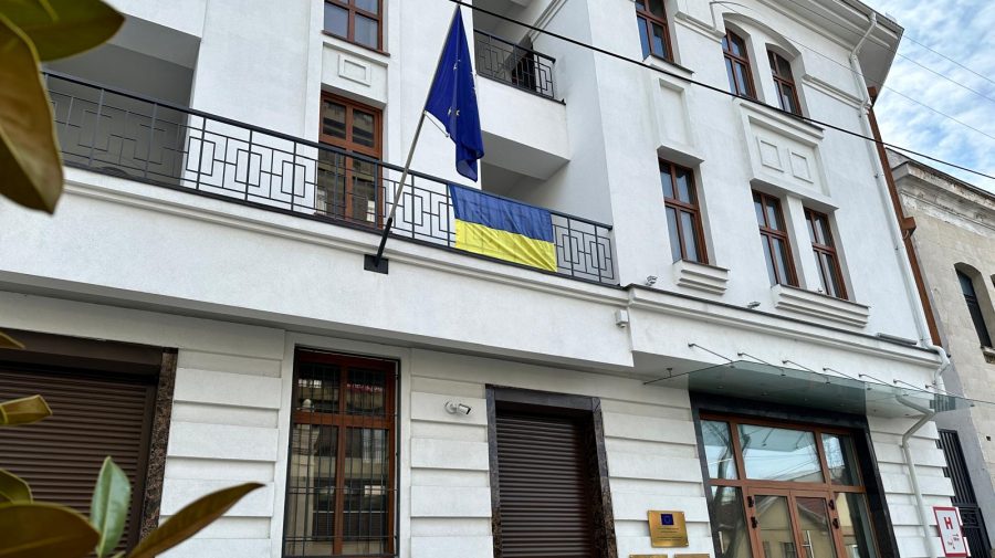 Delegația UE în R. Moldova arborează drapelul ucrainean la trei ani de la începerea războiului