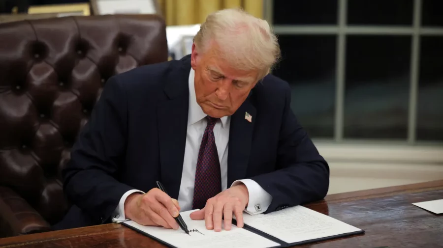 Industria auto globală, afectată semnificativ de noile tarife impuse de administraţia Trump