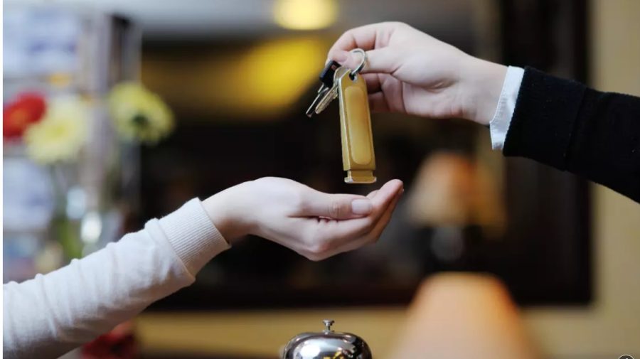 O femeie din Germania a fugit fără să plătească din peste 100 de hoteluri în ultimii 15 ani. Cum a fost prinsă