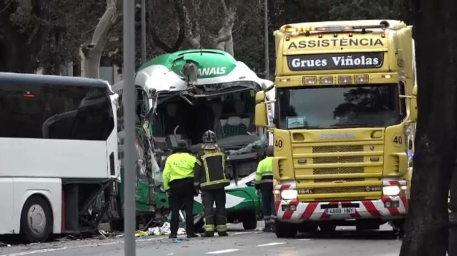 VIDEO Două autocare s-au lovit violent în Barcelona. Cel puțin 53 de persoane au avut de suferit
