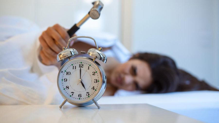Obiceiuri matinale care îţi pot strica ziua: Ce se întâmplă când amâni alarma sau dacă bei cafeaua la prima oră