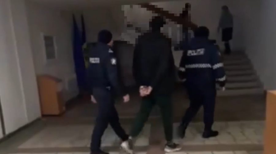 VIDEO Curier de droguri, prins în flagrant în sectorul Buiucani. Ce le-a spus polițiștilor