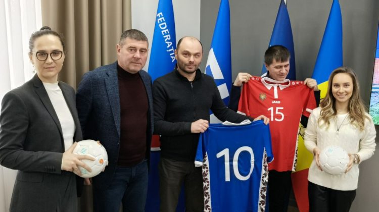 FMF sprijină fotbaliștii nevăzători. Le-a donat echipament sportiv de 53 de mii de lei