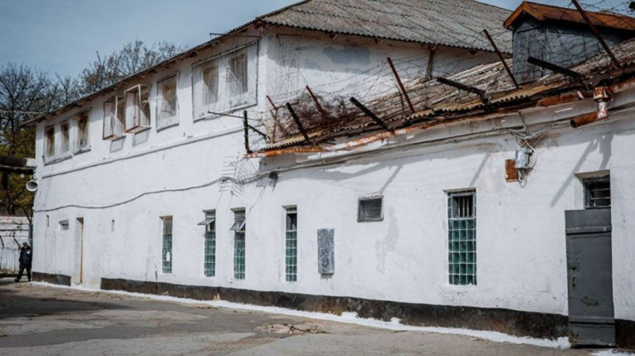 Percheziții la Penitenciarul din Cricova. Un angajat aducea droguri pentru deținuți