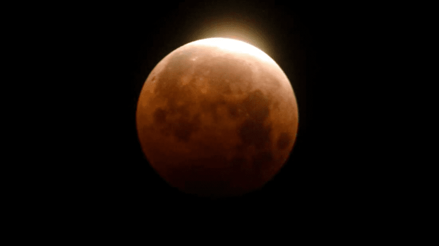 Eclipsă totală de lună pe 14 martie. Fenomenul va fi vizibil și în Moldova
