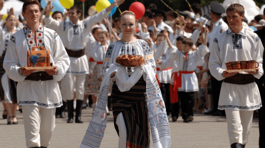 Lângă șezătoare, horă și clacă! Hramul localității devine patrimoniu cultural imaterial al Moldovei
