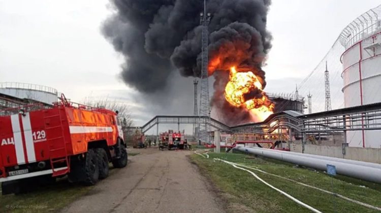 Pompierii ruşi se luptă pentru a cincea zi cu flăcările de la depozitul de petrol din Krasnodar